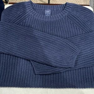 Gap sweater small